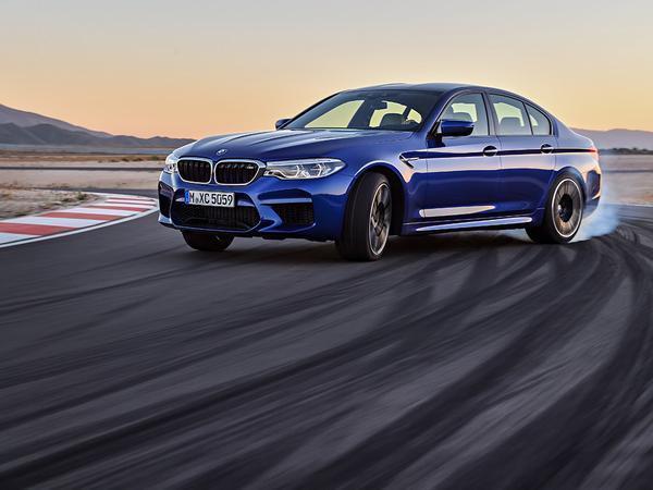 Driver in BMW M5 sets 232.5-mile record for longest drift Driver in BMW M5 sets 232.5-mile record for longest drift